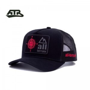Gorra all terrain compass negro detalles en rojo